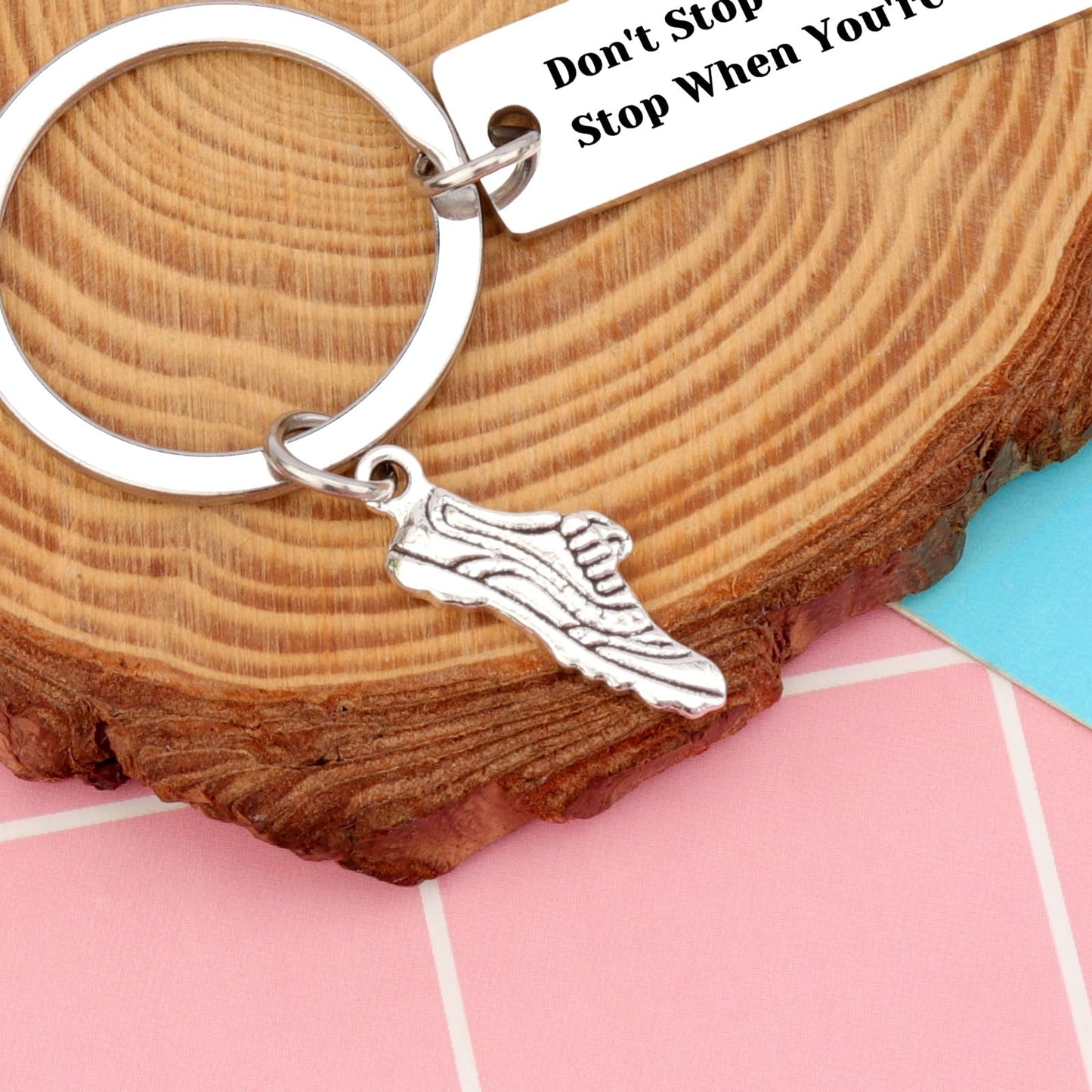 Heigebi Runners Gifts Cross Country Running Keychain Inspirational Gift for Women Men Athlete Gift Marathon Runner Lovers Gift Runner Keychain Marathon Jewelry Outdoor Sport Gift Training Gift