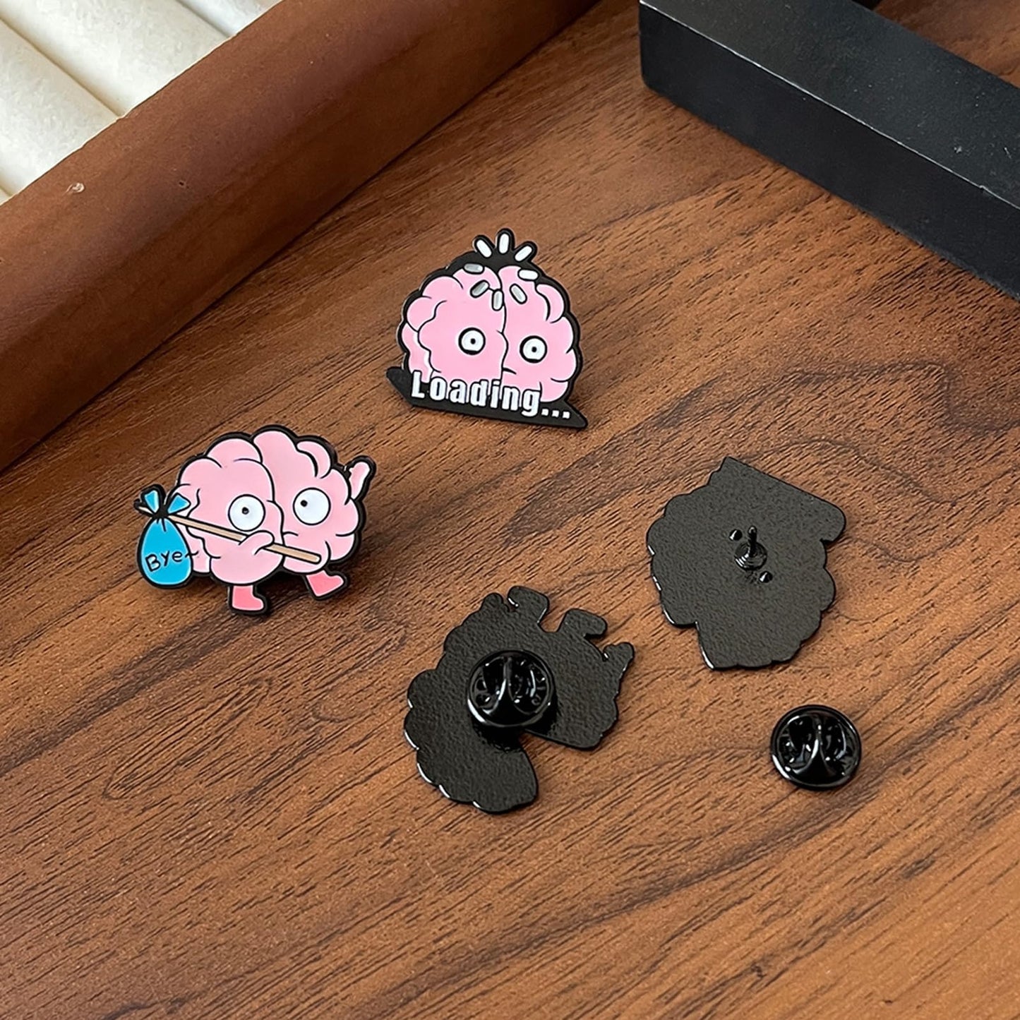 4PCS Fun Brain-Shaped Metal Pins - Neuroscience Enthusiast Gift, Clothing & Bag Accessories with Cute Expressions (Loading, Bye, Growing, A Little)