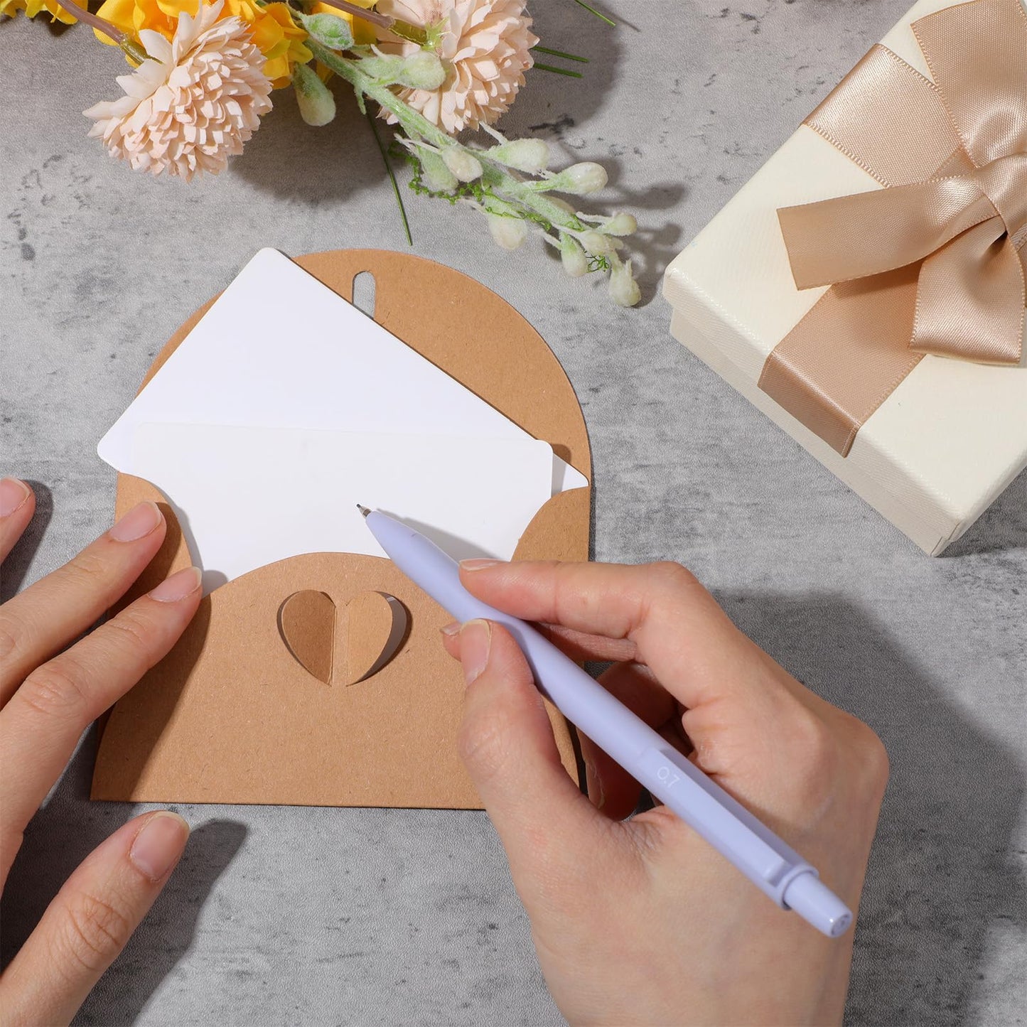 30 Pcs Mini Envelopes with Blank Cards, 4.02×2.76in Cute Envelopes with Heart Clasp, Paper Gift Card Holders, Tiny Envelope for Business Card, Weddings Favors, Greeting Cards
