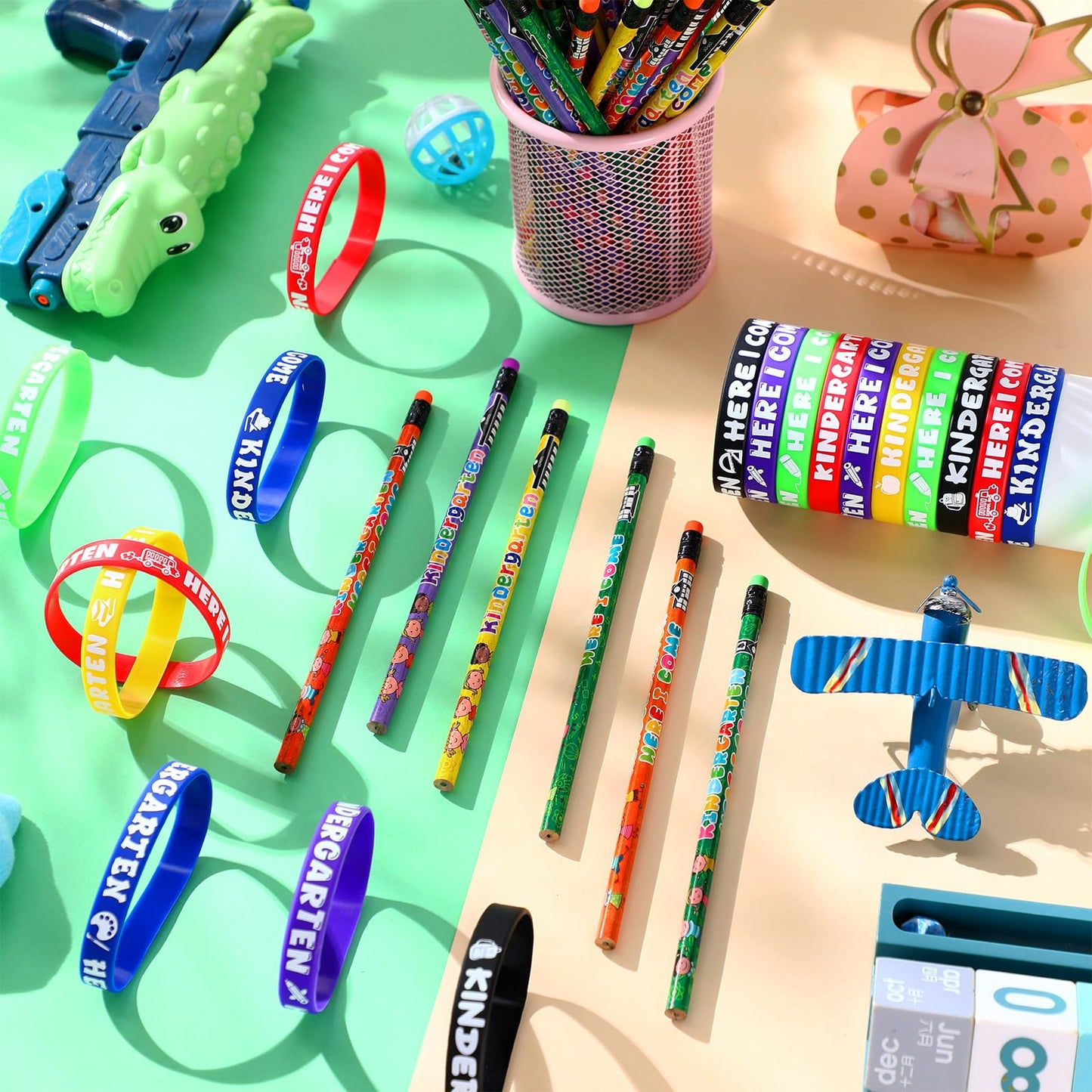 Spakon 24 Sets Kindergarten Here I Come Pencils Bracelets Set, Kindergarten Pencils Wristbands Gifts for Kids Classroom, 100 Days of School Prizes, Back to School Student Rewards Goodie Bag Fillers