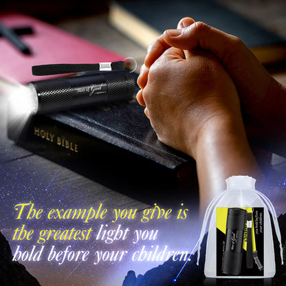 Coume 30 Sets Man of God Fathers Day Pocket Flashlight Gifts for Church Small Pocket Light Bible Verse Cards Motivational Quote Card and Organza Bags Thank You Gifts for Dad Husband Paster