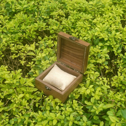 Walnut Color Watch Box Jewelry Box, Handcrafted for Keepsakes, Father's Day, Mother's Day, Anniversaries, Christmas, Valentine's Day Box (Watch Box-11 * 11cm)