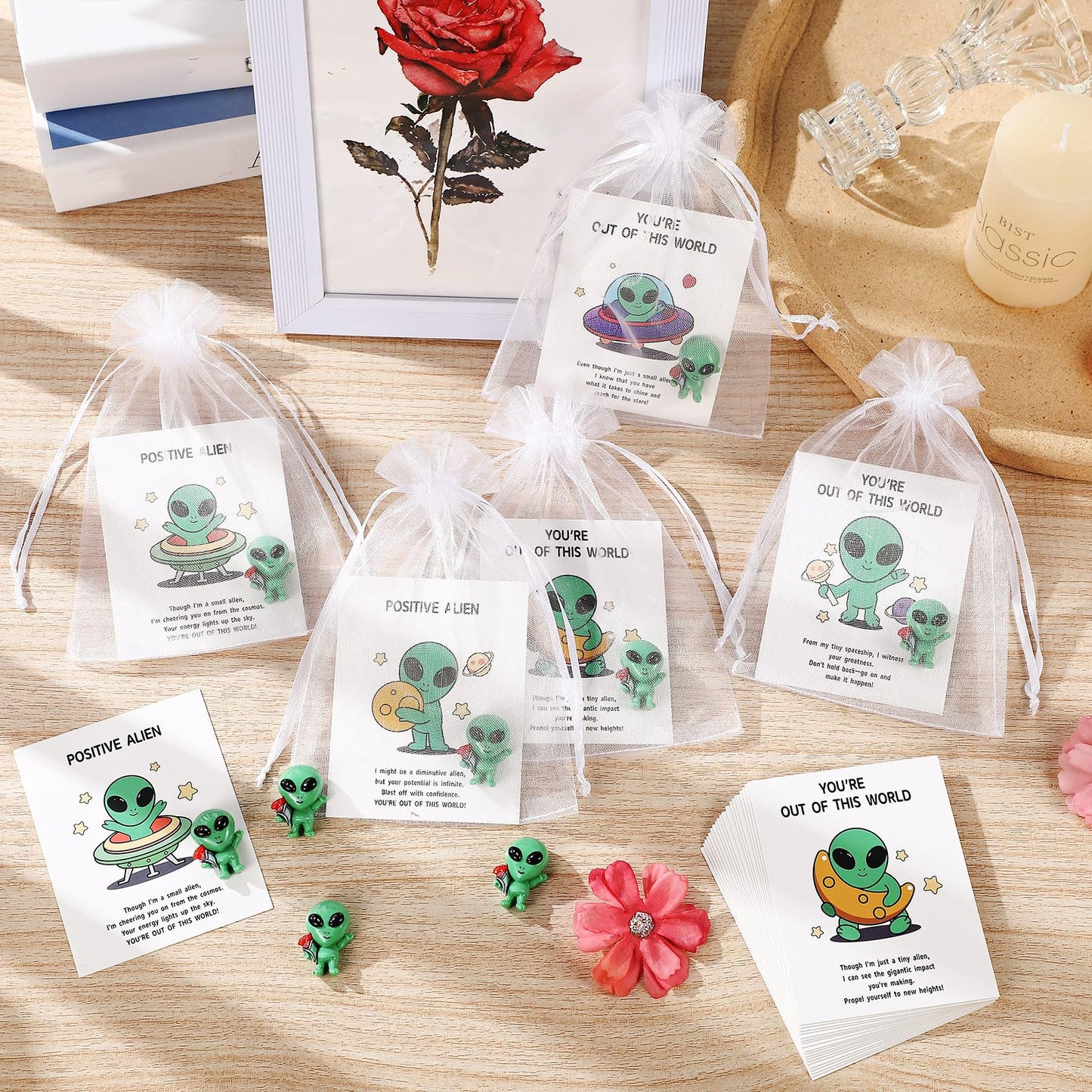VioraWhite 25 Set Employee Appreciation Gift Alien Party Favors Gifts Bulk Mini Resin Alien Figure Pocket Hug Ufo Space Theme Note Cards Staff Thank You Gift for Coworker Graduation Party