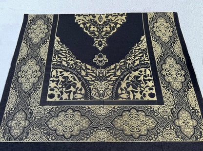SAIKA Muslim Prayer Rug, Islamic Gift Set, Velvet Full Arabic Quran, Elegant Kaaba Design Box, Ayat El Kursi Table Top, Prayer Beads, Bookmark, Janamaz, Salah Mat (KAABA)